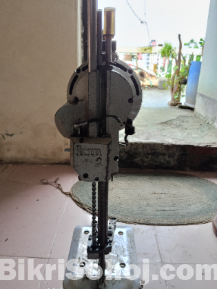 KM Straight Knife Cloth Cutting Machine (japan)